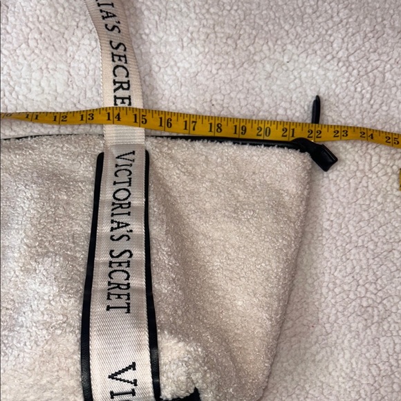 Victoria's Secret White Tote Minimalist Design - Picture 8 of 10